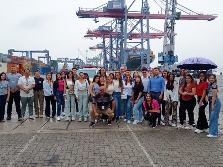 Estudantes colombianos de Relações Internacionais visitam Porto do Rio de Janeiro