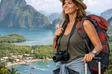Mulheres que viajam sozinhas lideram a procura por seguro viagem e priorizam saúde e bem-estar
