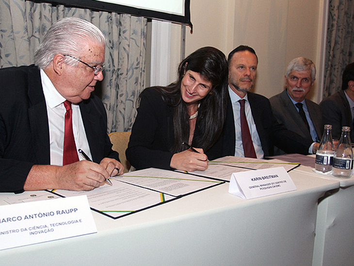 MCTI e EMC assinam Acordo de Cooperação  Técnica