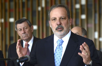 Ministro defende desoneração de insumos para a indústria brasileira