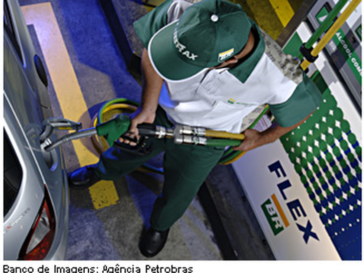 Governo anuncia plano para aumentar oferta de cana-de-açúcar para produção de etanol