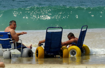 Ocyan promove ação inclusiva de surf adaptado para pessoas com deficiência na Praia da Barra da Tijuca