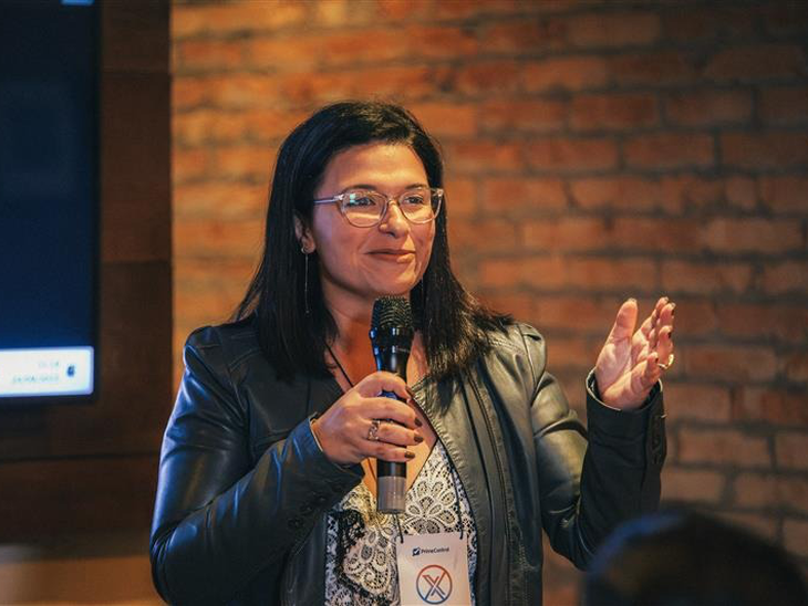 Quando a IA acelera, quem garante a qualidade ainda somos nós, por Aline Buccelli Ferreira