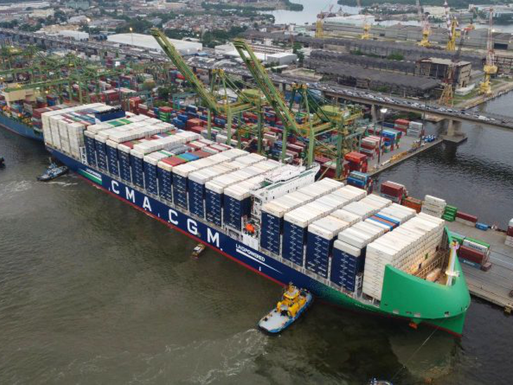 Atracação histórica: Porto do Rio de Janeiro recebe o navio sustentável CMA CGM Bahia movido a GNL