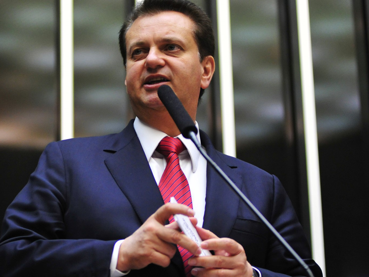 Ministro defende 2% do PIB para ciência e tecnologia