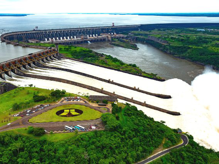 Ministro Alexandre Silveira do MME realiza visita técnica às estruturas de Itaipu