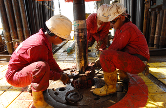 Emprego na indústria recua mais 0,4% em fevereiro