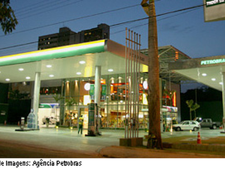 Preços da gasolina e do etanol voltam a cair na média nacional   
