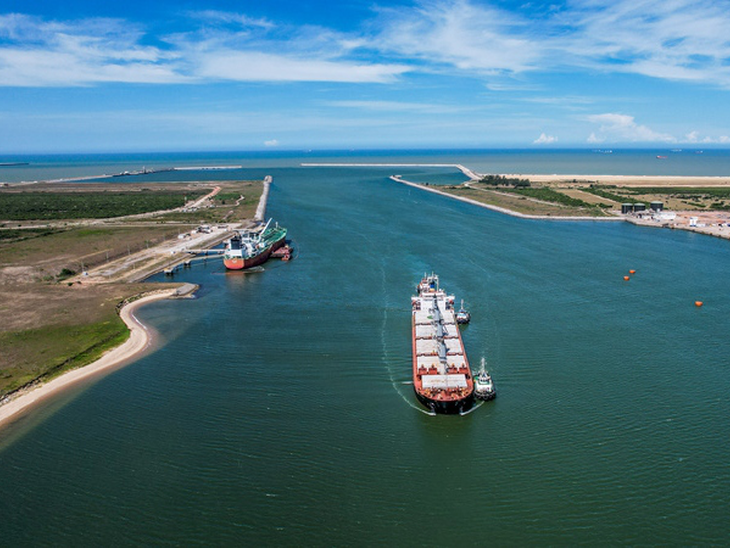 Porto do Açu e Yamna anunciam acordo de reserva de área para desenvolvimento de uma planta de amônia verde