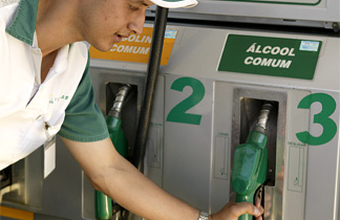 Governo reduz o percentual de mistura do álcool na gasolina  