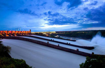 Itaipu reabre ​todas as 14 comportas do vertedouro