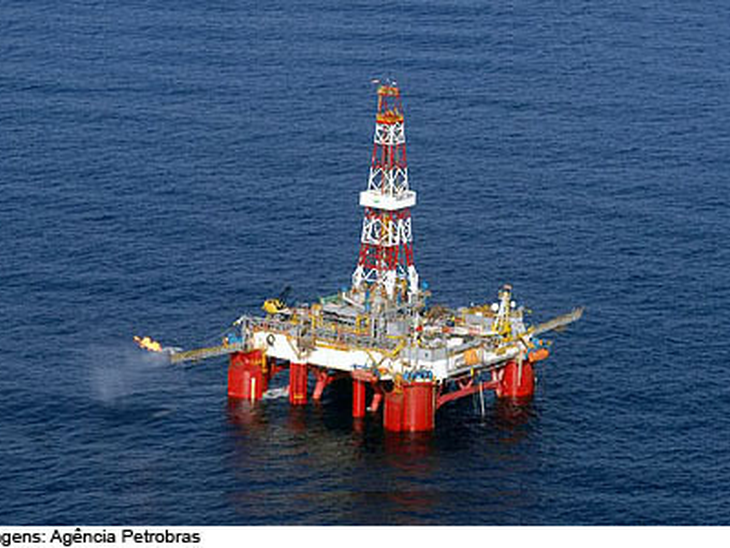 Petróleo leve é encontrado em poço da Bacia de Santos