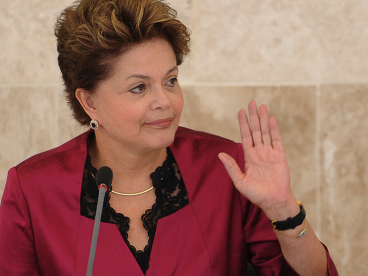 Dilma volta a defender destinação dos royalties do petróleo para educação