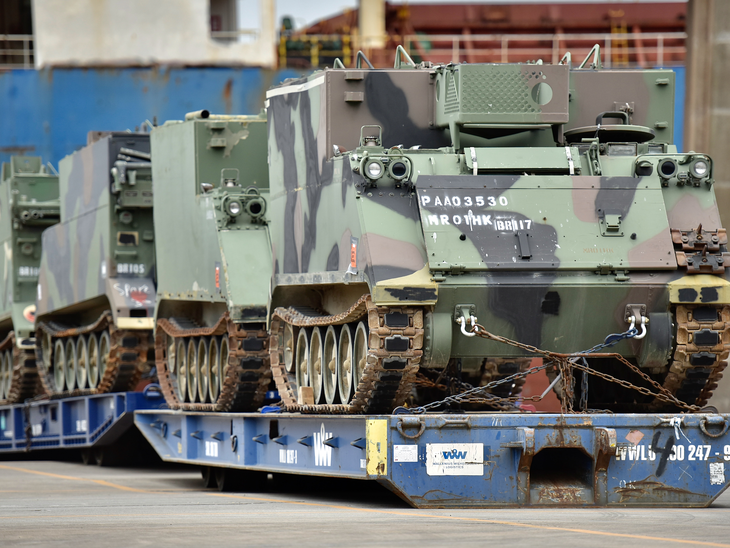 Operação especial recebe tanques blindados no Porto de Paranaguá