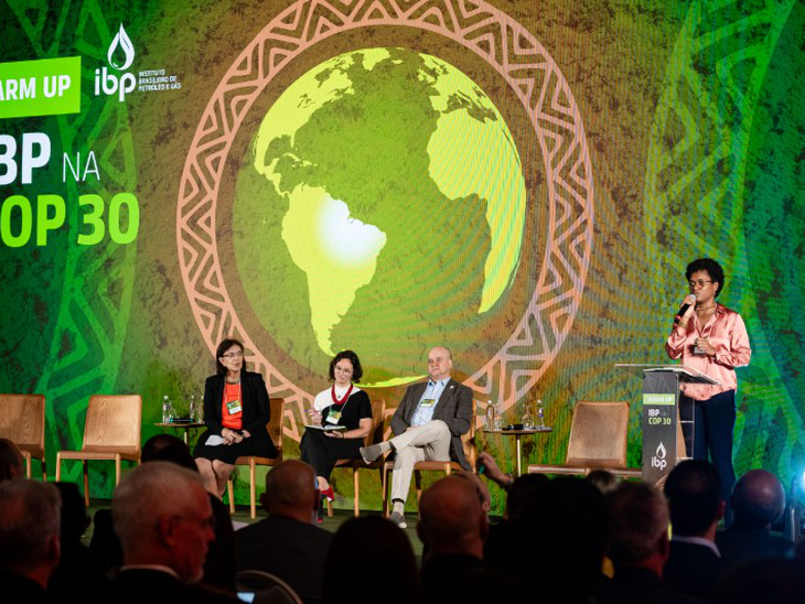 Setor de petróleo e gás reforça seu compromisso com a transição energética em evento pré-COP30 do IBP no Rio de Janeiro