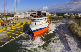 AHTS CBO Iguaçu é lançado em Santa Catarina no Oceana Estaleiro