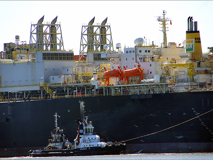 Porto de Rio Grande recebe casco da P-63