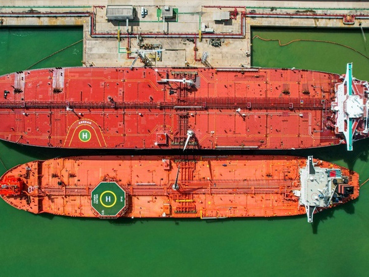 Vast Infraestrutura e Petrobras reforçam parceria e assinam novo contrato para operações de transbordo de petróleo