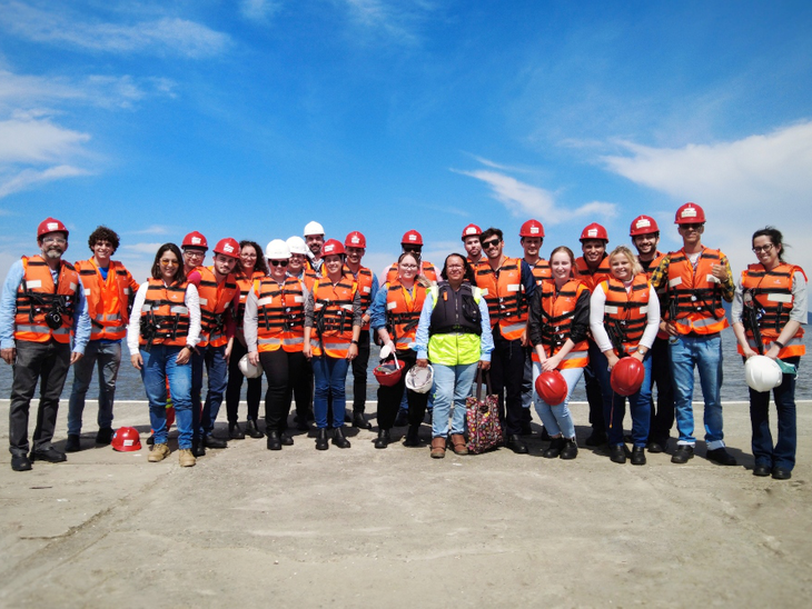 Alunos da UFSC visitam obra do Terminal Gás Sul