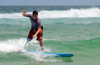 Ocyan promove ação inclusiva de surf adaptado para pessoas  com deficiência na Praia da Barra da Tijuca
