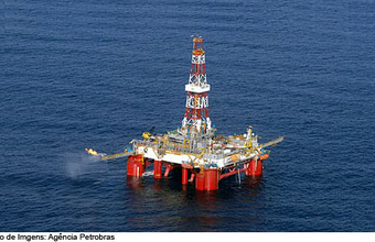 Petróleo leve é encontrado em poço da Bacia de Santos