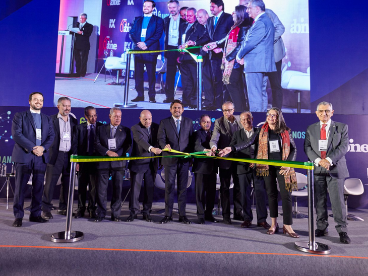 Com previsão de mais de R＄ 2 bi em negócios, abertura da FIEE 2023 ressalta conectividade da indústria