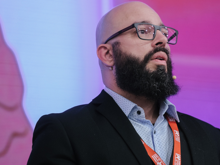 Neurocientista Fabiano de Abreu da MF Press Global participa de palestra em Coimbra, Portugal