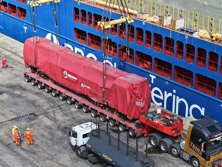Porto do Açu realiza primeira operação de movimentação de locomotivas para exportação