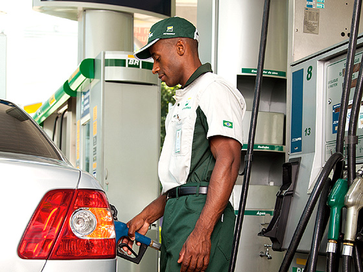 Preço da gasolina deve fechar o ano com aumento de 5%