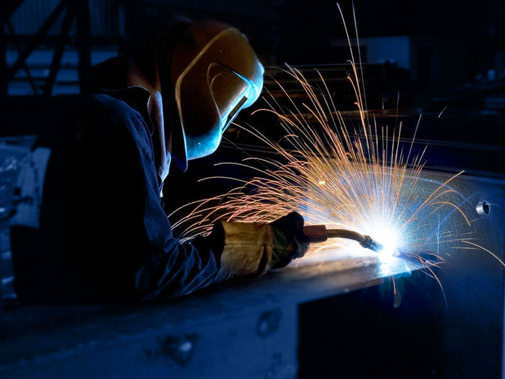 Emprego na indústria recua 0,4% em novembro