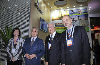 Michel Temer visita expositores na Rio OIl & Gas 2014