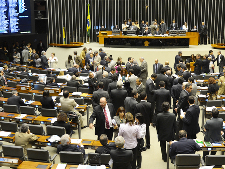 Câmara deixa para agosto votação do projeto dos royalties