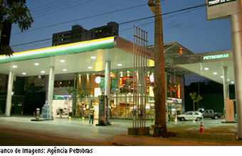 Preços da gasolina e do etanol voltam a cair na média nacional   