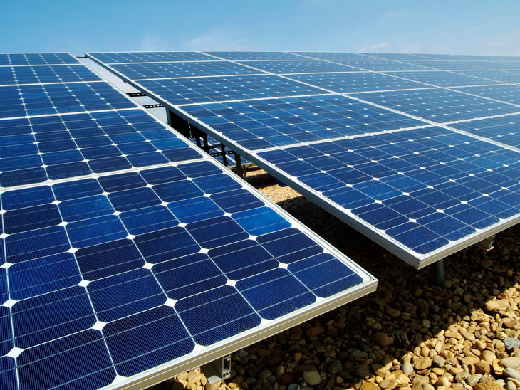 Comissão na Câmara aprova contratação adicional de energia solar por concessionárias