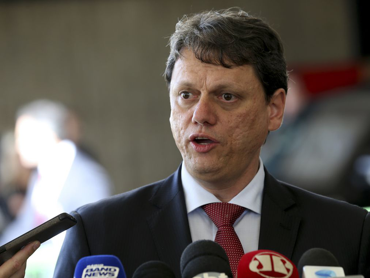 Apesar da pandemia, Brasil manteve logística de abastecimento, diz Tarcísio Freitas