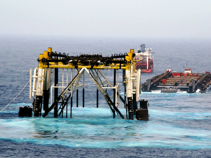 Jaqueta da Plataforma de Mexilhão é lançada ao mar