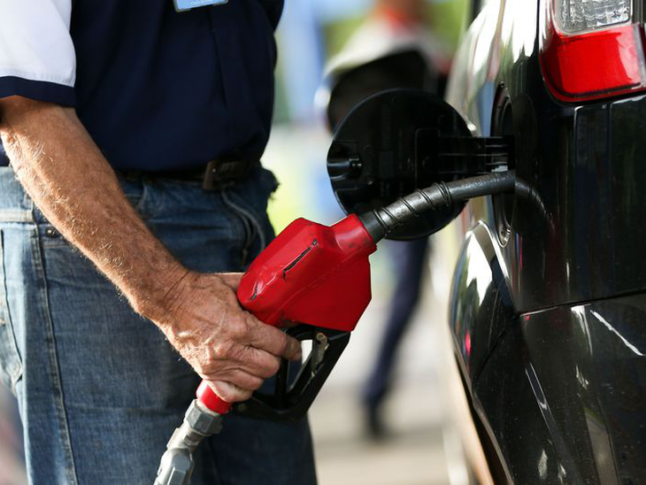 Preço da gasolina cai nas refinarias, e mercado de etanol recua