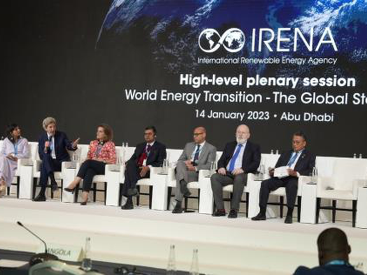 Membros da IRENA impulsionam a ação global de energia no caminho para a COP28