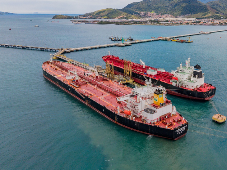 Navios da Transpetro recebem bunker com conteúdo renovável