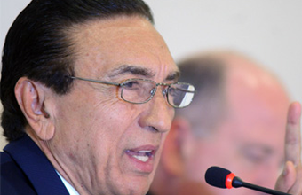 Edison Lobão afirma que licitações do pré-sal devem ocorrer no primeiro semestre