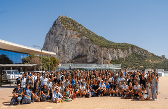 Essa empresa transformou a marca em uma viagem e levou profissionais para visitar Gibraltar, que inspira a identidade da companhia em todo o mundo