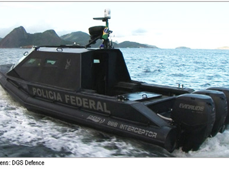 Embarcação blindada é lançada no RJ