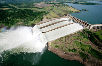 Itaipu comprova que grandes hidrelétricas são viáveis, diz Lobão