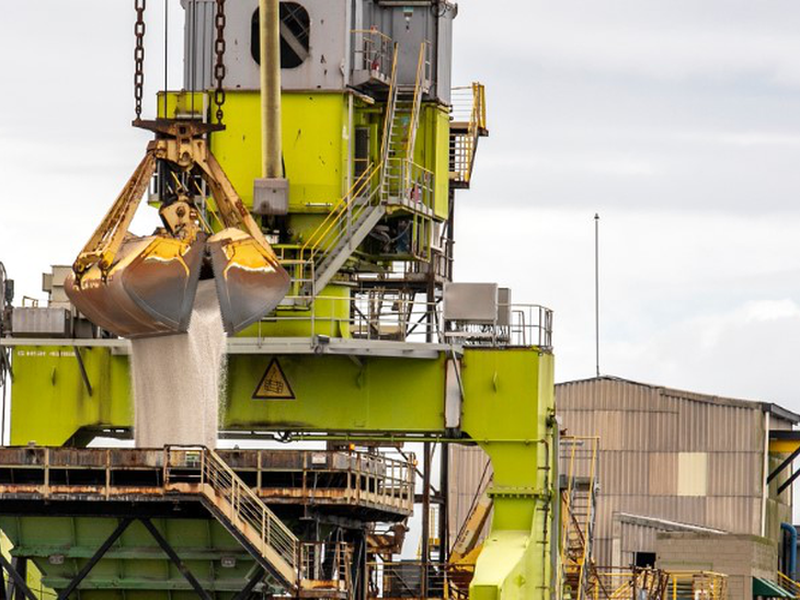 Maior volume de fertilizante é descarregado de um único navio no Porto de Paranaguá