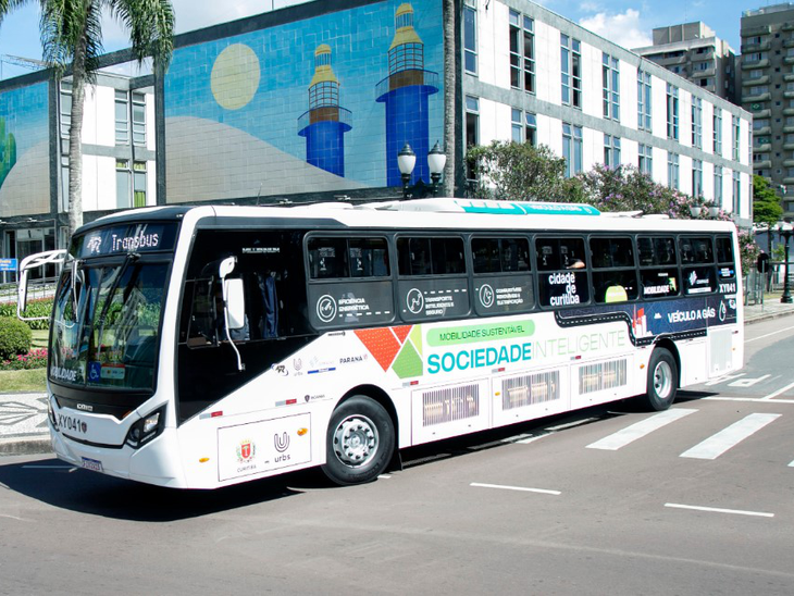 Curitiba inicia demonstração com ônibus Scania movido a GNV