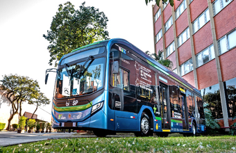 Scania e Caio lançam novo ônibus a gás/biometano Padron com piso baixo