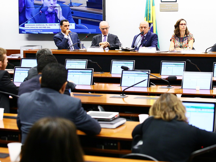 Aprovado projeto que altera regras para exploração e produção no pré-sal