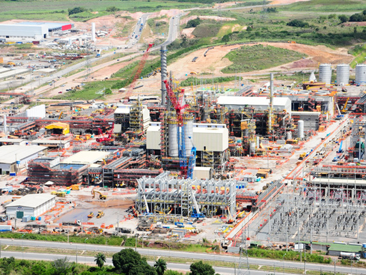 Governo reduz tarifas de importação de insumos voltados para o setor petroquímco